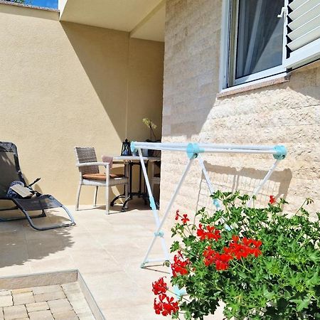 Apartment Pipo Кърк Екстериор снимка