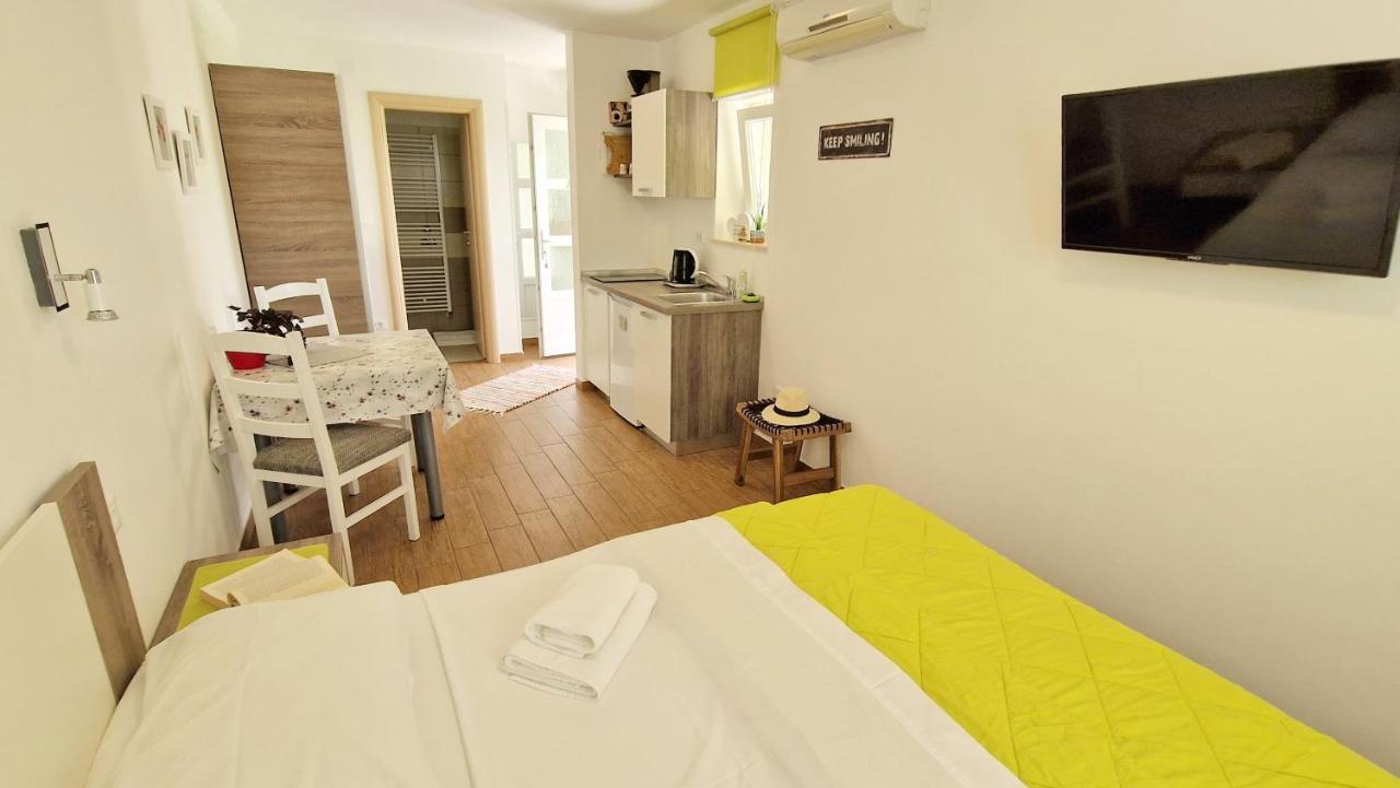 Apartment Pipo Кърк Екстериор снимка