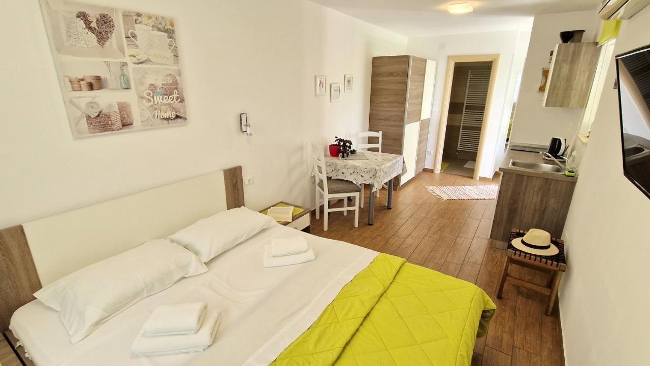 Apartment Pipo Кърк Екстериор снимка