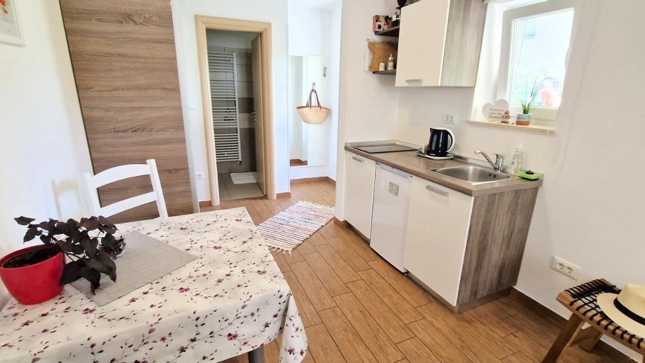 Apartment Pipo Кърк Екстериор снимка