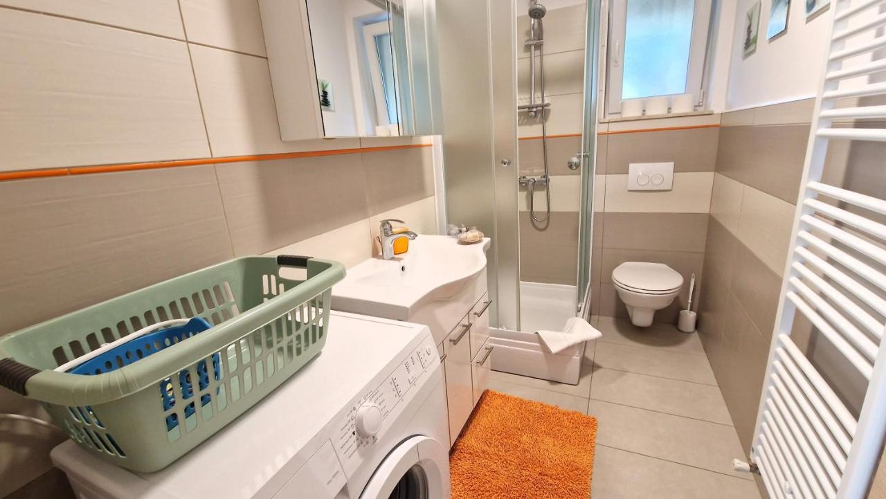 Apartment Pipo Кърк Екстериор снимка