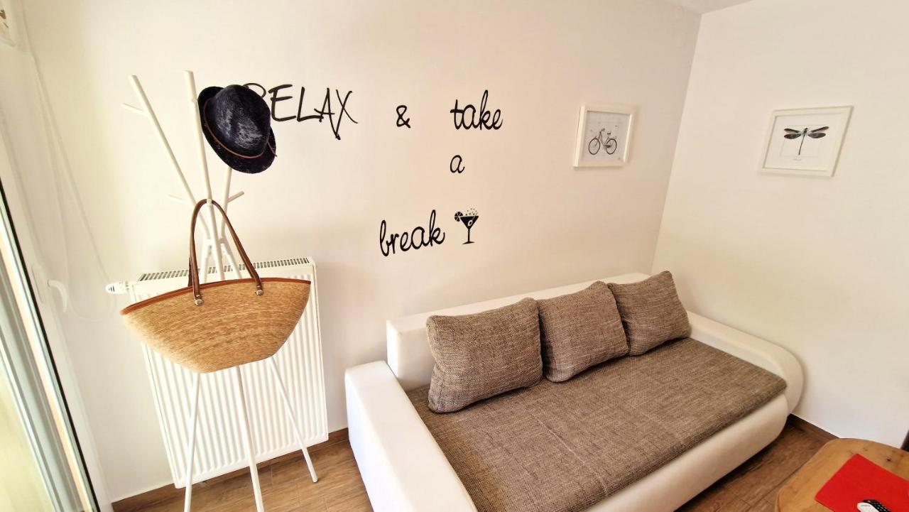 Apartment Pipo Кърк Екстериор снимка
