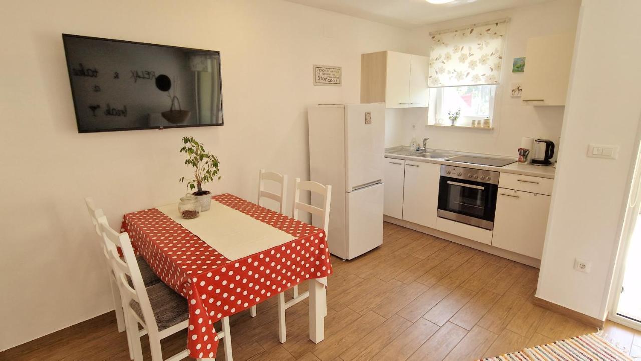 Apartment Pipo Кърк Екстериор снимка