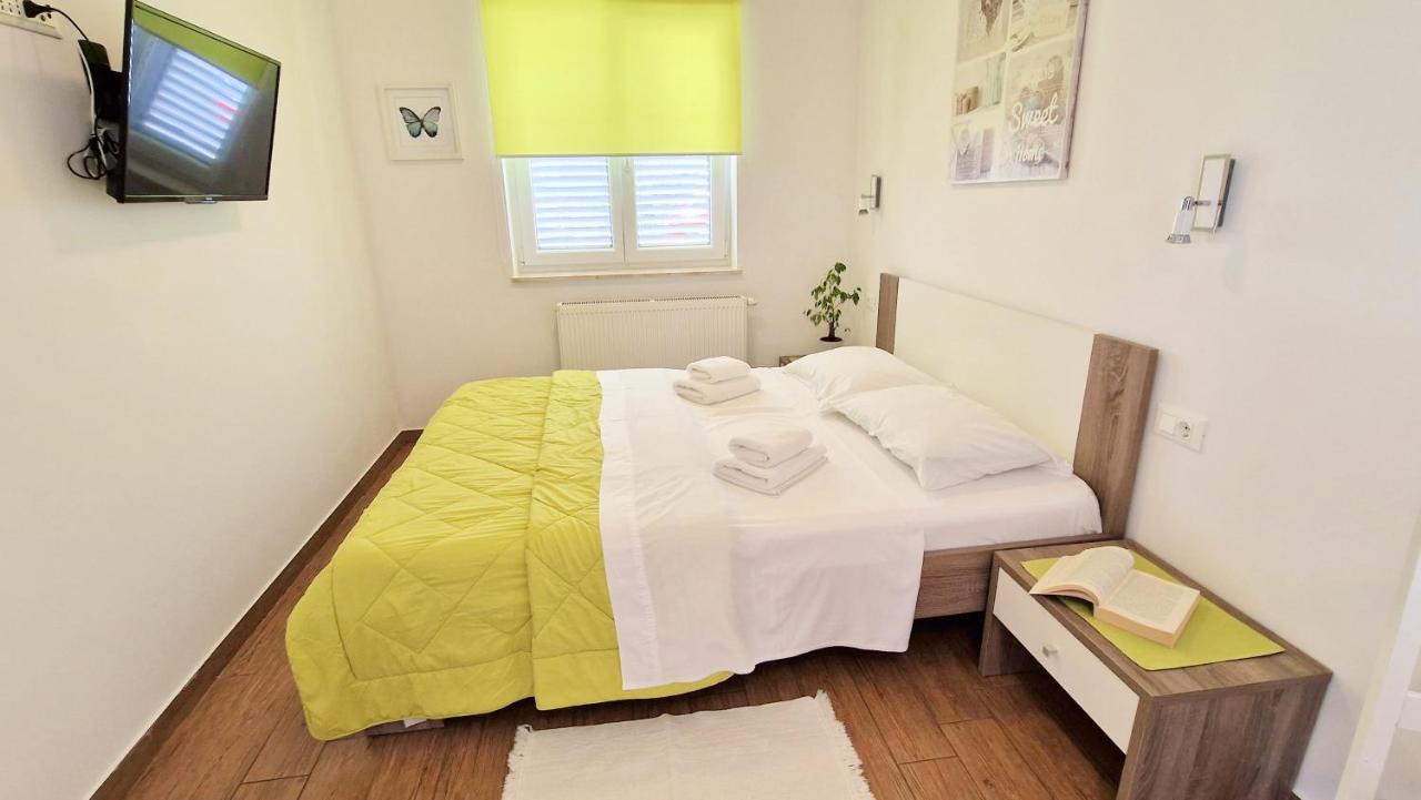Apartment Pipo Кърк Екстериор снимка